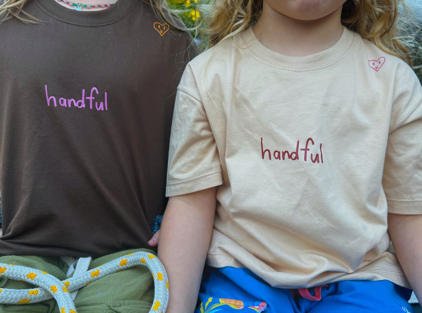 Handful Kids Tee - Crème Brûlée