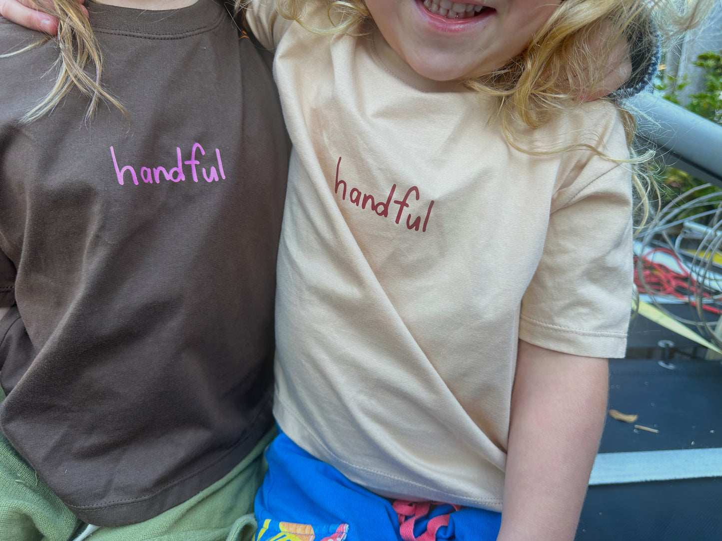 Handful Kids Tee - Macchiato